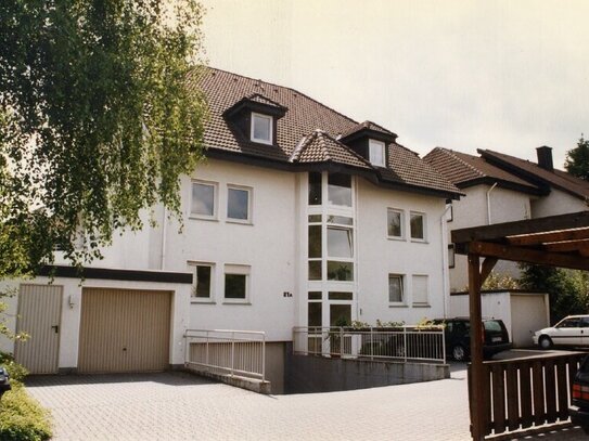 Schöne 2 Zi. Wohnung mit Balkon im Hochpaterrre