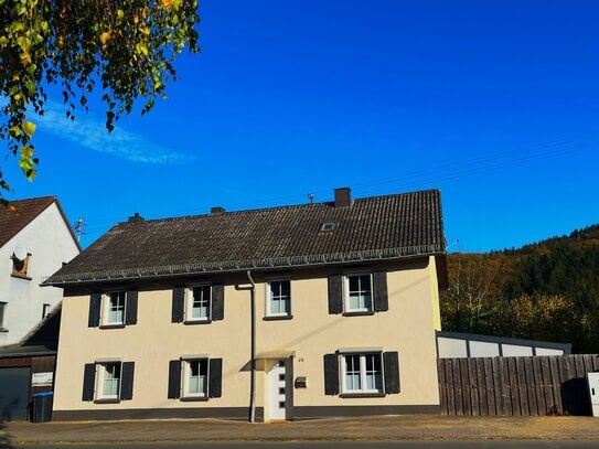 Voll möbliertes, gepflegtes, renoviertes Bruchsteinhaus in Antweiler, Verbandsgemeinde Adenau