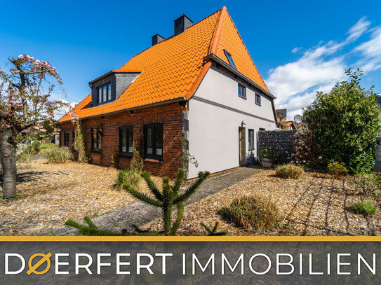 Bad Segeberg - Klein Niendorf | Modernisiertes Zweifamilienhaus mit stilvollem Altbau-Charme