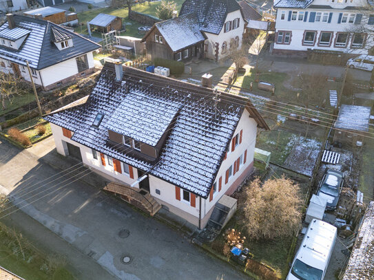 Platz für die ganze Familie: Großzügiges Haus mit zwei Wohnmöglichkeiten