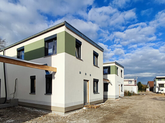 NEUBAU // EFH in Holz-Massiv-Bauweise mit pflegeleichtem Garten