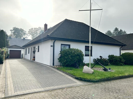 Idyllischer Bungalow vereint durch höchsten Komfort und Luxus. Alle Räume sind barrierearm.