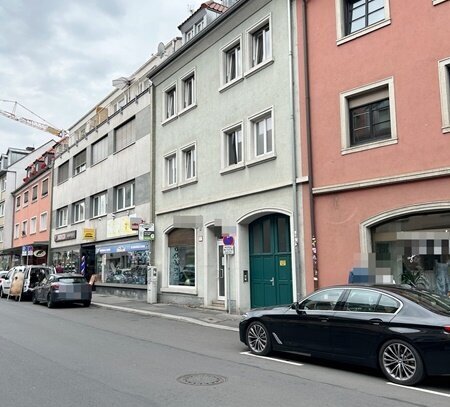 Gepflegtes, überschaubares Wohn- und Geschäftshaus im Herzen der Würzburger Stadtmitte !