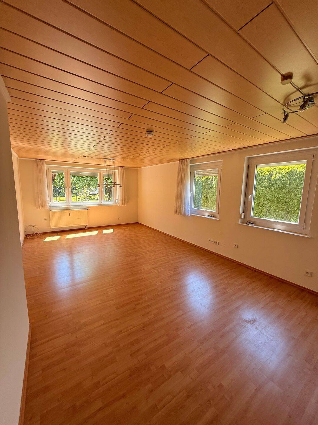                                                               Helle und gepflegte 2,5 Zimmer Wohnung mit gro&szlig;er Terasse und Gartenanteil                                                       in Kirchheim (Hersfeld-Rotenburg)