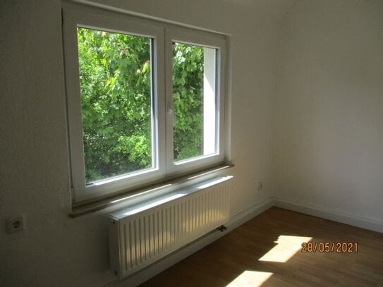 Helle Wohnung nahe Hamm/Sieg, renoviert, mit neuer Pellet-Zentralheizung (Kontakt: 0261 52737 u. 02682 67646), Solvenzn…