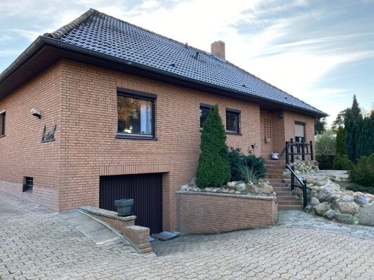 RUDNICK bietet BUNGALOW mit viel Charme und großem Grundstück