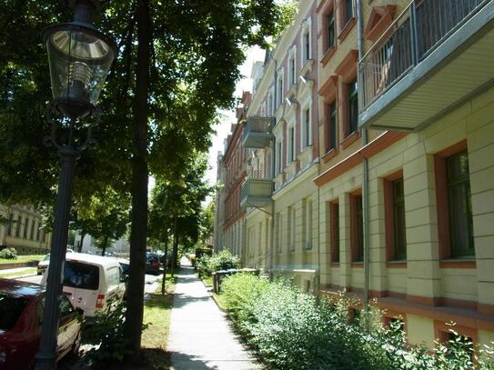 mit Balkon in ruhiger Seitenstraße, optional mit neuer Einbauküche