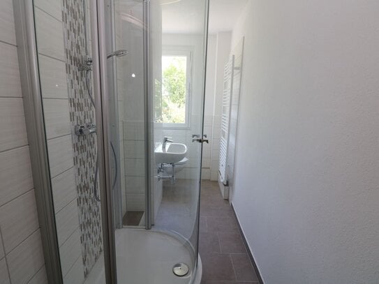 Auch ohne Badekappe Duschspaß garantiert...neu sanierte 2-RW mit Dusche u. Balkon!!!