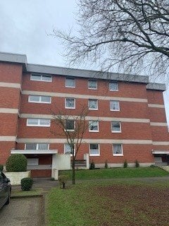 Großzügige Drei-Zimmer-Eigentumswohnung mit Balkon und Garage (vermietet) in Neumünster-Ruthenberg zu verkaufen