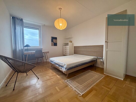 Wohnen in möbliertem WG-Zimmer - renovierte 3-Zimmerwohnung mit Balkon in München-Oberföhring