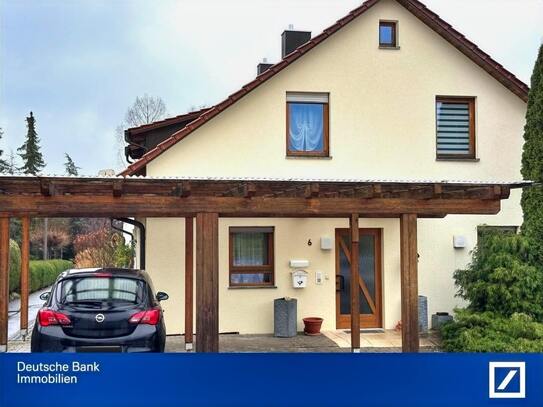 Passt perfekt! Gemütliche Doppelhaushälfte mit Garage und Carport