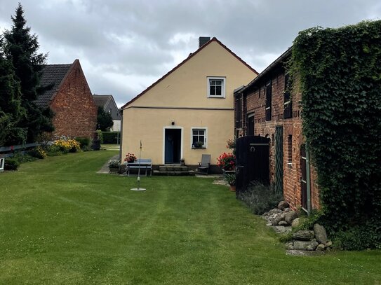 Charmantes Einfamilienhaus mit großem Garten und vielseitigen Nutzungsmöglichkeiten in Arensdorf