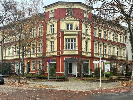 Repräsentatives Altbaubüro in schönem Eckhaus an der Finckensteinallee