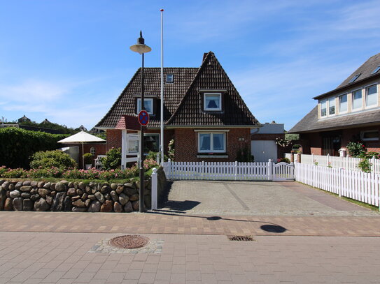 Wohntraum in Hörnum/Sylt: Freistehendes Ein-/Zweifamilienhaus mit ca. 294 qm Wohn- und Nutzfläche