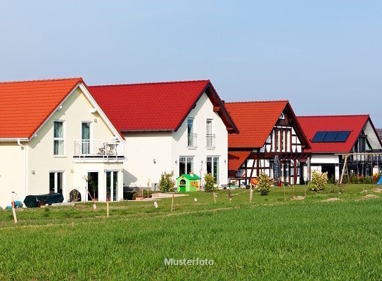 Einfamilienhaus, Garten, Garage und Stellplatz