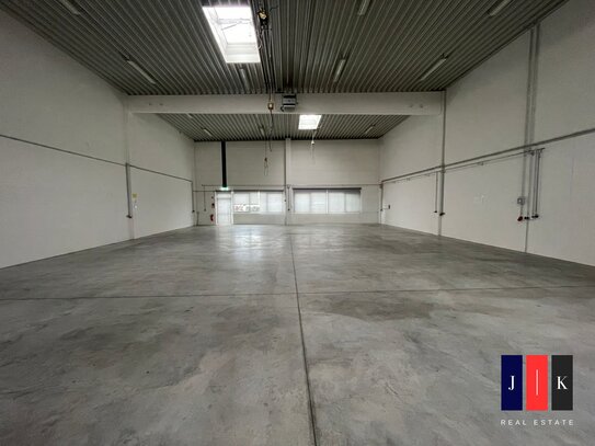 Ebenerdige Lagerfläche mit 330 m² und 245 m² Büro in Glinde