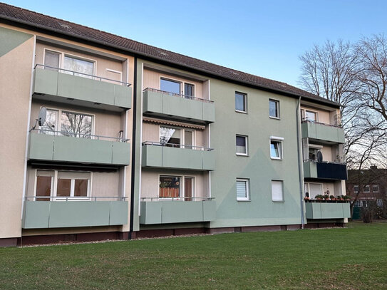 Hochwertig Kernsanierte 3-Zimmer-Wohnung, Erdgeschoss, Stellplatz, Balkon,76m2