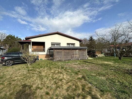 Familienheim in Waldnähe - geräumige Doppelhaushälfte in Klietz mit Tiefgarage und Carport