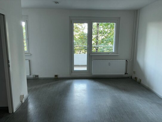 Helle Singlewohnung mit Aufzug und Balkon!