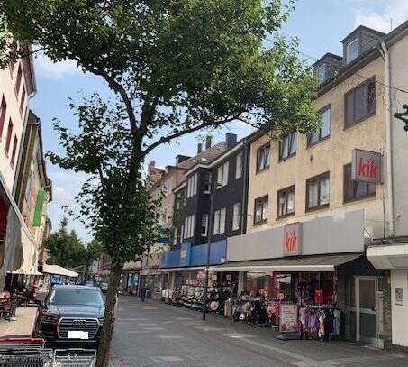 solides Wohn-Geschäftshaus in der Fußgängerzone