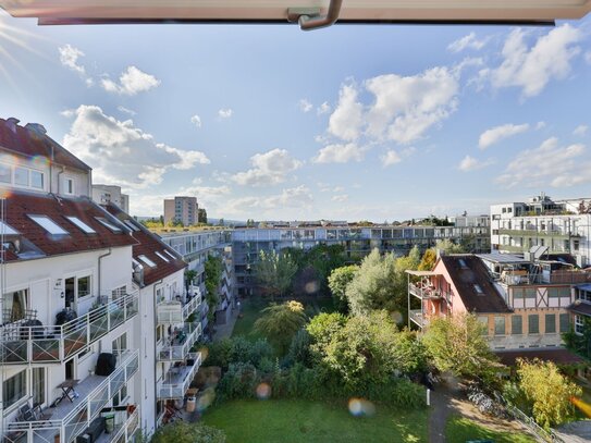 Sonnige Dachgeschosswohnung mit Weitblick im Konstanzer Stadtteil Paradies