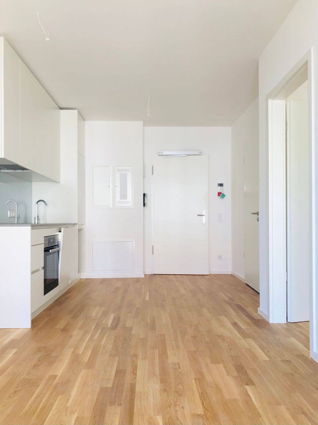 Schön geschnittene 2-Zi.-Whg. mit Loggia & hochwertiger EBK, barrierefrei - Foto 1