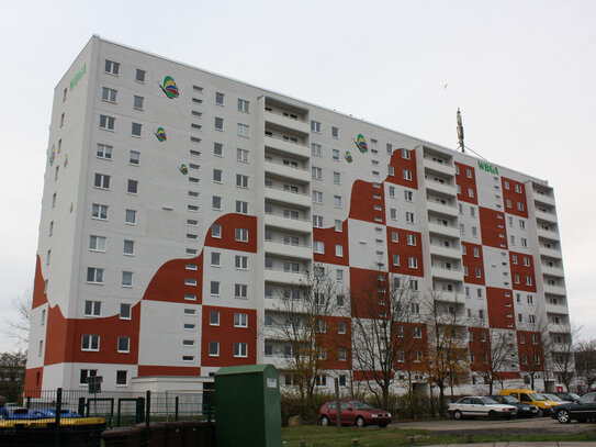 große 3 Raumwohnung für die junge Familie im Hochhaus mit Aufzug und Balkon!