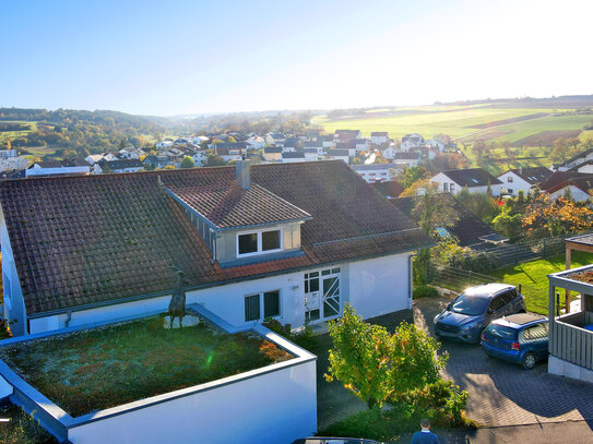 Ruhige, charmante 2-Zimmer-Wohnung mit Südbalkon, Aussicht und Stellplatz