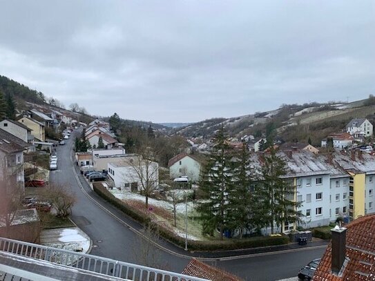 2-Zi. Dachstudio-Wohnung mit Loggia und Weitblick in ruhiger Lage