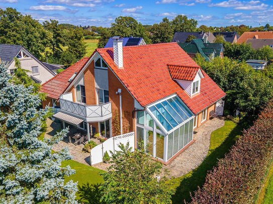 Lifestyle & Luxus: Architektenhaus auf sonnigem Grdstk. Winter-Garten, Sauna, 3 Terr., Dopp-Gar. uvm