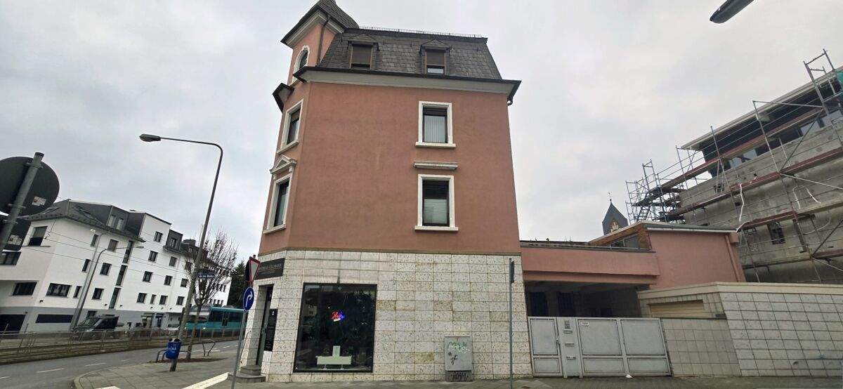 Solides Investment in Eschersheim - Wohn- und Geschäftshaus mit Entwicklungspotenzial