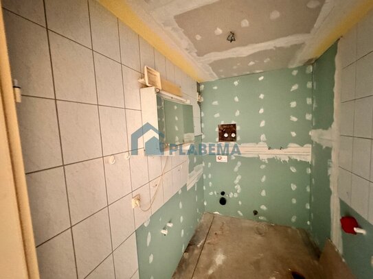 Wird frisch renoviert, kleine günstige Wohnung. Neue Einbauküche möglich