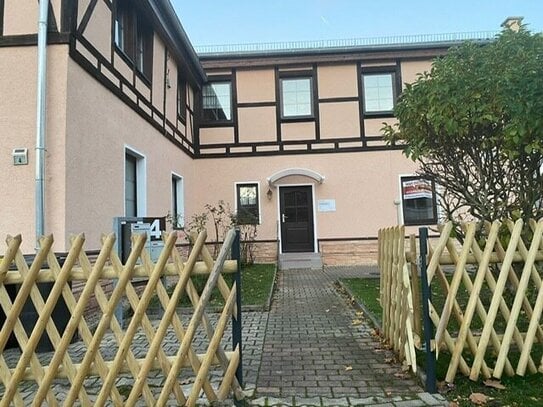 Hier werden Wohnträume wahr! Hübsche renovierte kleine 2- Raumwohnung, EG rechts in Erfurt /Alach