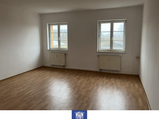 Ruhig gelegene 2-Zimmer-Dachgeschosswohnung mit großer Küche!