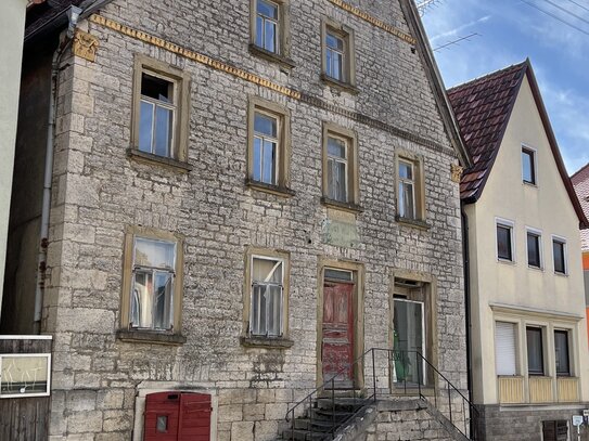 großzügiger Bestandsbau in der Nähe von Würzburg