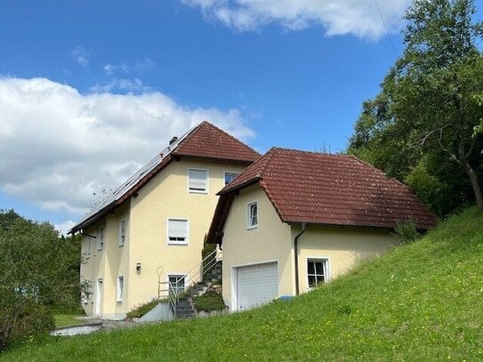 Energetisch Top! Zweifamilienhaus mit PV-Anlage