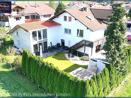 Traumhaus mit Einliegerwohnung, Fitnessstudio, Bergblick und modernem Komfort.