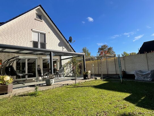 Schönes Einfamilienhaus auf ca. 140 m² Wohnfläche mit idyllischer Ruheoase in den Boberger Dünen!