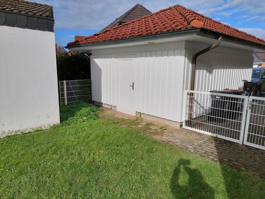 Geräumige 4-Raum-Erdgeschosswohnung mit Garten, Stellplatz und Einbauküche in Garbsen-Mitte