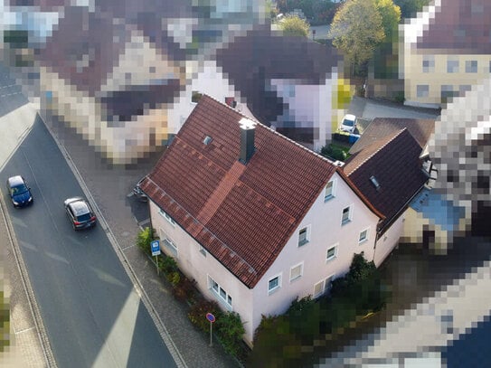 Zentral gelegenes Mehrfamilienhaus mit drei Wohnungen - 1992 vollständig saniert