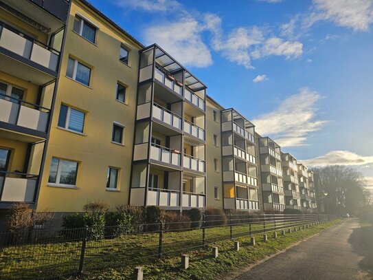 Provisionsfrei - Erstbezug nach Sanierung: Klug geschnittene Wohnung mit Balkon und Weitblick