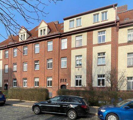 Ab Juni: 2,5-Zimmer-Wohnung im Dachgeschoss!