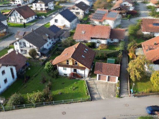 Familienidyll in Plattling: Charmantes Einfamilienhaus mit großem Garten und Doppelgarage