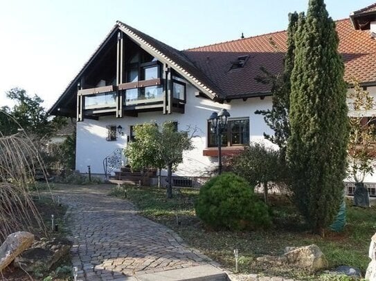 Exclusives Bungalow-Villenanwesen im Landhaus-Stil mit großer Garage in Bestwohnlage von 67105 Schifferstadt