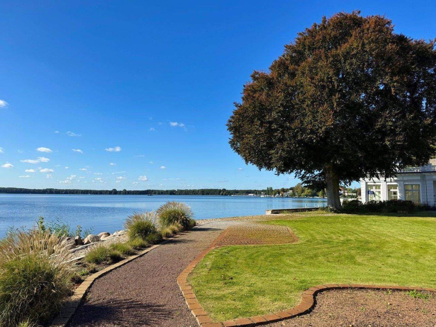 Exklusives EG-Apartment mit 186 m², Seeblick, Terrasse und Kamin direkt am Müggelsee - Foto 1