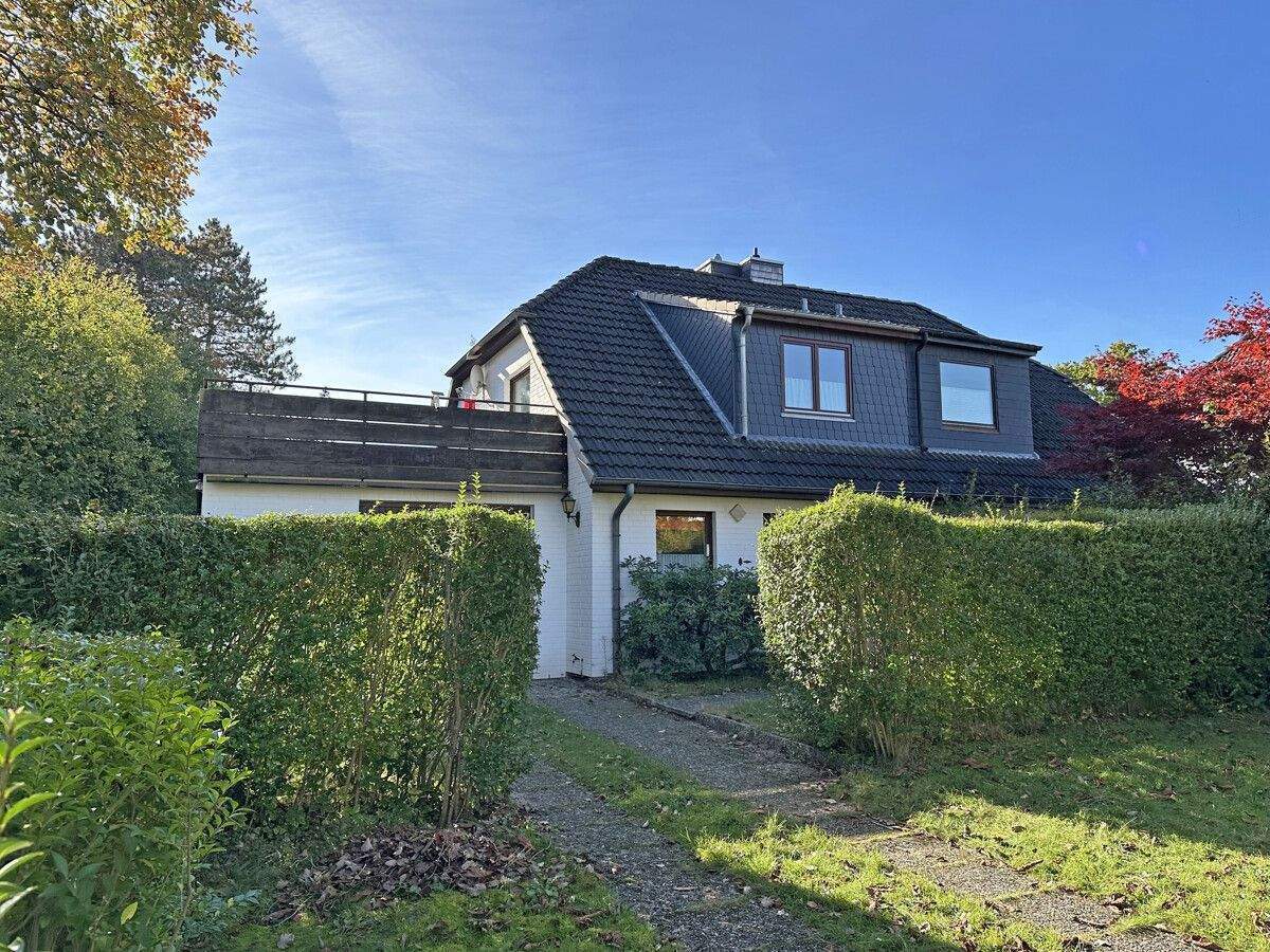 Doppelhaushälfte auf großem Grundstück