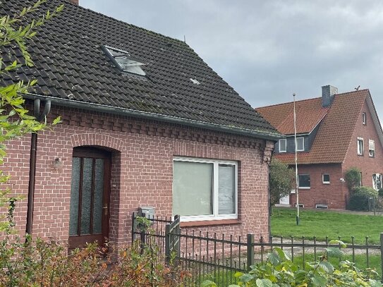 Super-Renditeobjekt! Vermietete Doppelhaushälfte mit Anbauten und Garage