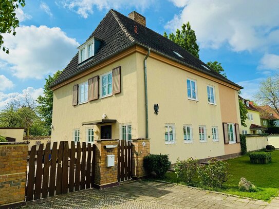 RESERVIERT ! Große Villa mit Schwimmbad, Wintergarten, Keller und Garage, auf einem gepflegten Grundstück in Leuna