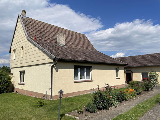 Gepflegtes Einfamilienhaus mit großer grüner Oase! Perfekt für Familien!