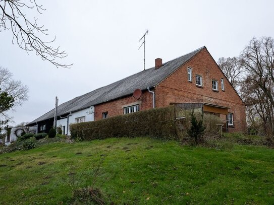 Großes, historisches Wohnhaus in Alt Quitzenow mit jeder Menge Platz für Tiere, Autos und Hobbys